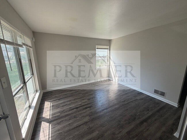 Building Photo - 6206 E 153 St