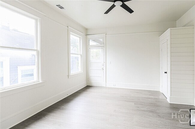 Building Photo - 316 W 40th St