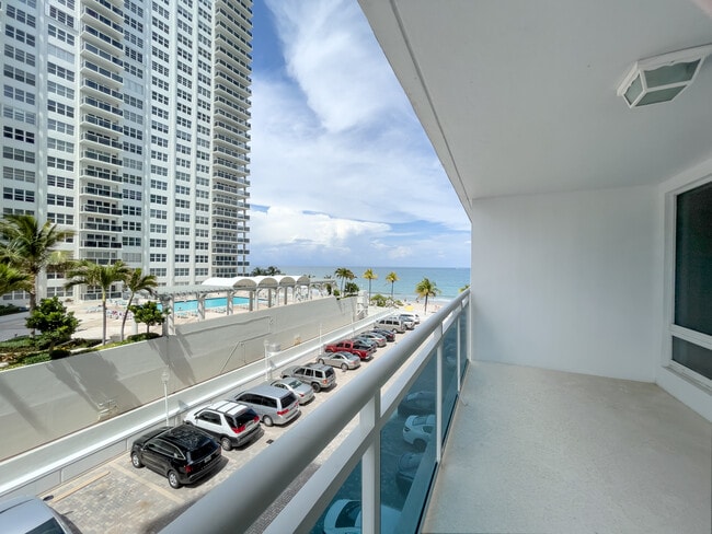 Building Photo - 3430 Galt Ocean Dr