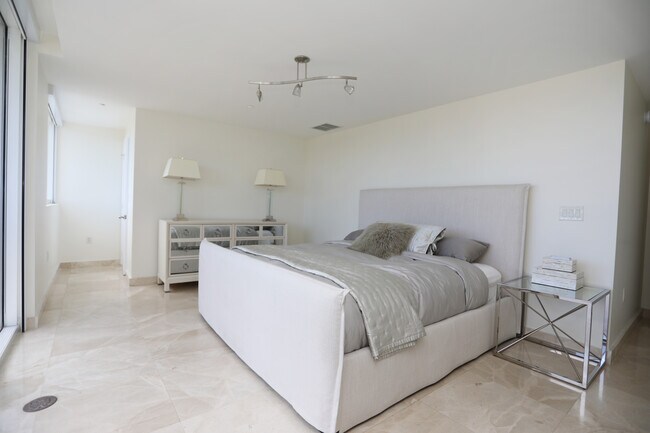 Master Bedroom - 400 Alton Rd