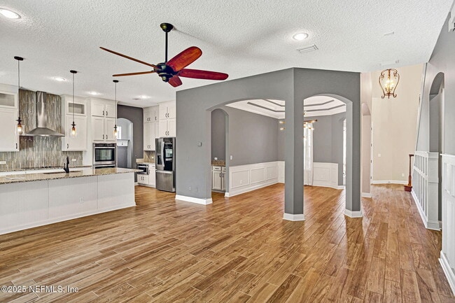 Building Photo - 1637 Fenton Ave