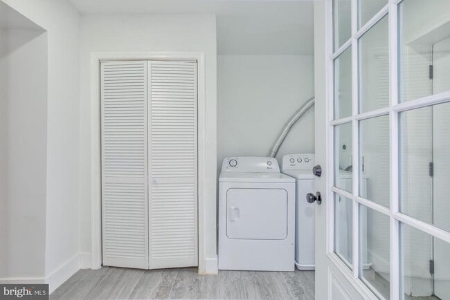 Building Photo - 745 Kenyon St NW