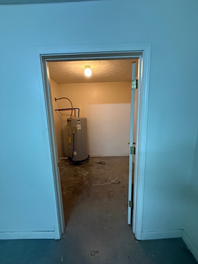 Building Photo - 61 Jade Ct