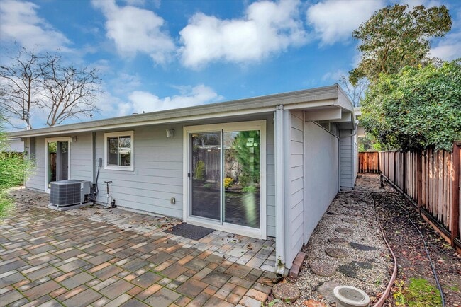 Building Photo - Modern Elegance & Effortless Style l 4BR Santa Clara Home