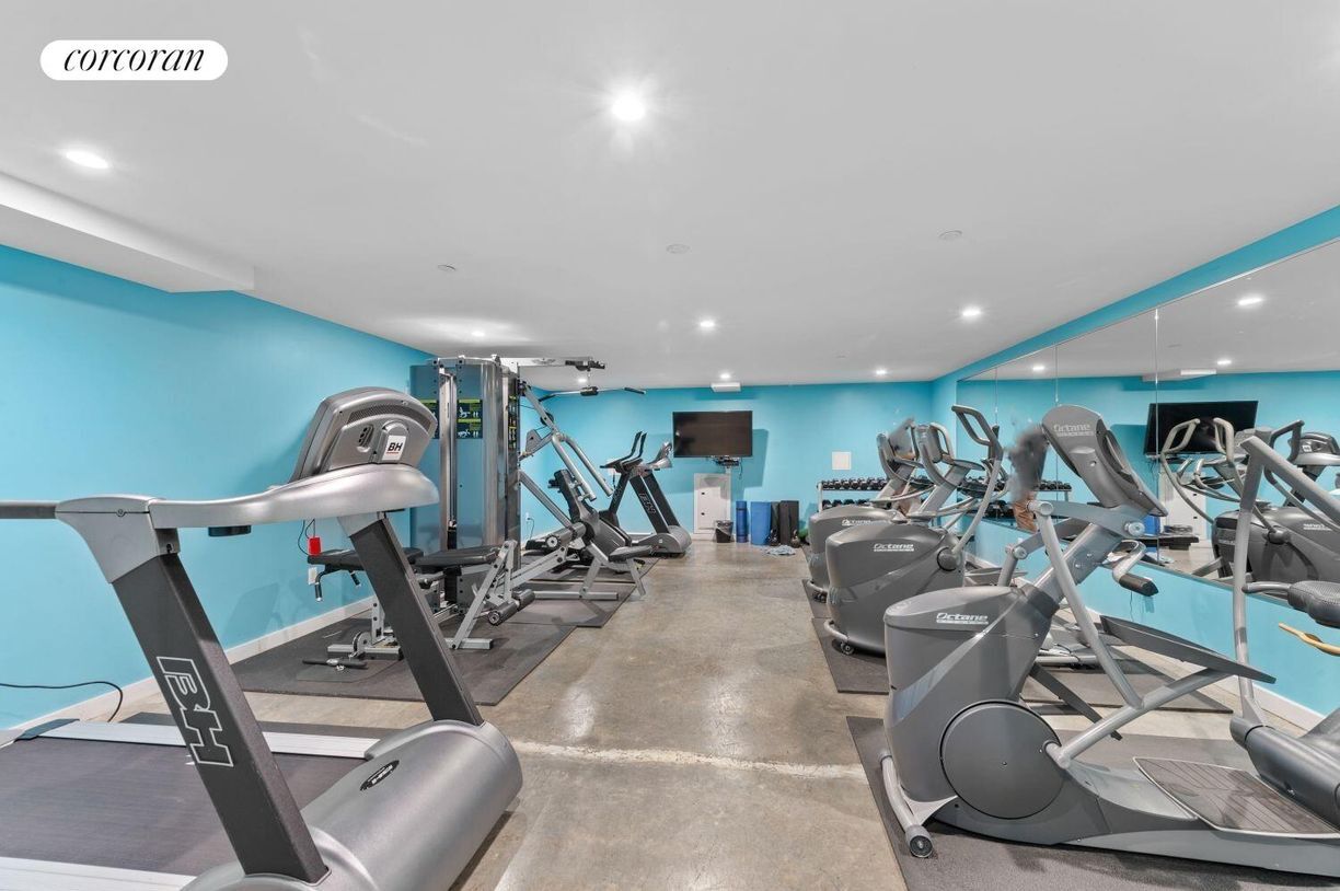 Building Photo - 21-17 31st Ave