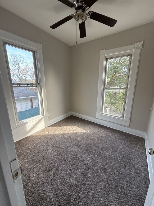 Building Photo - 3 bedroom/2 bath house