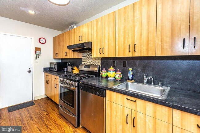 Building Photo - 4401 Roland Ave