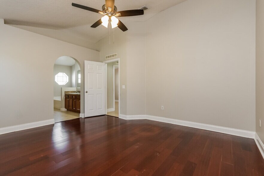 Building Photo - 588 Kilimanjaro Dr