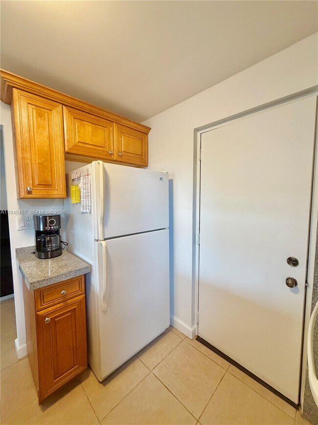 Building Photo - 2324 S Cypress Bend Dr