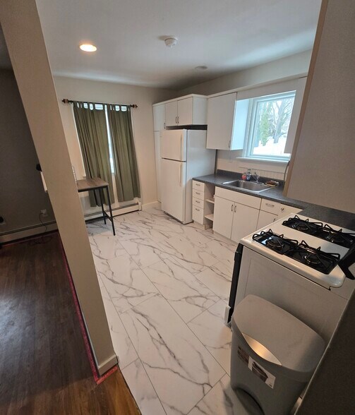 Building Photo - 23 Valkyr Rd