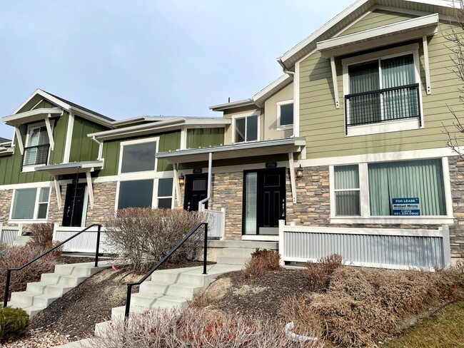 Primary Photo - Beautiful Midvale Townhome for rent!