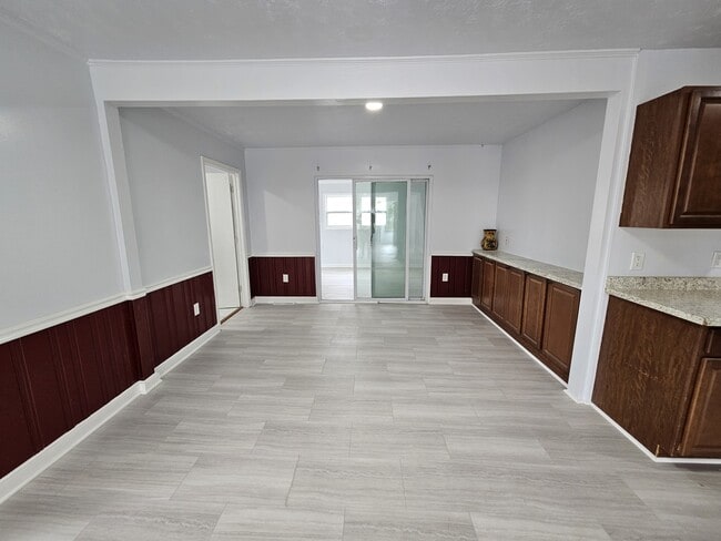 Building Photo - 3 Bristol Dr