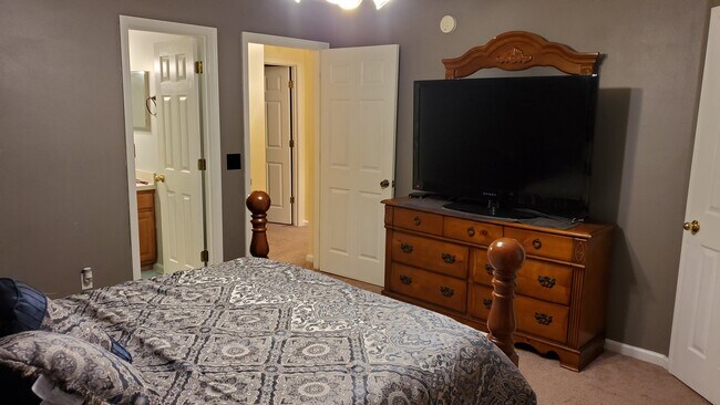 Building Photo - 242 Scrub Jay Dr