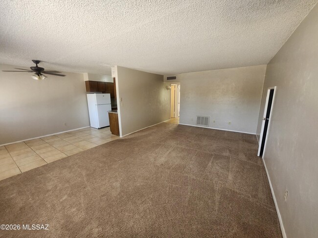 Building Photo - 810 S Kolb Rd