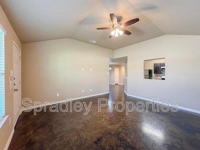 Building Photo - 1009B Llano Ct