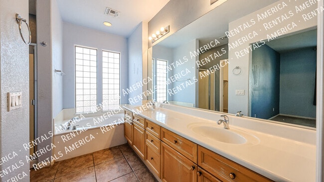 Building Photo - 13601 W Cypress St