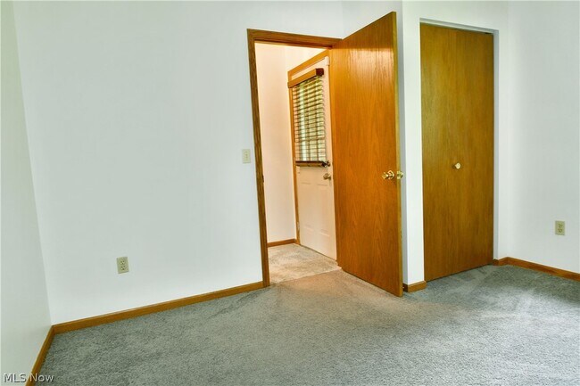 Building Photo - 2237 Cadwallader Sonk Rd