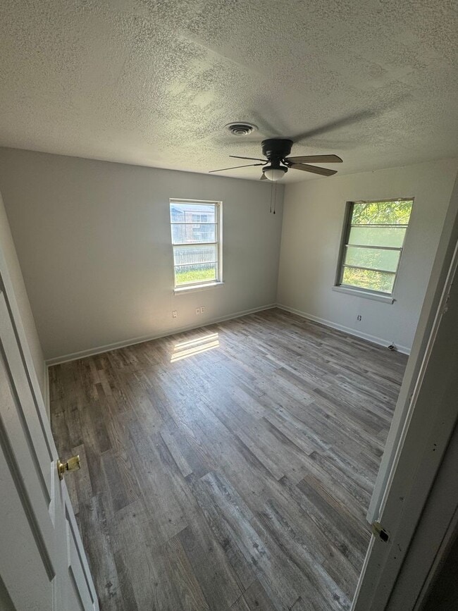 Building Photo - 3 BEDROOM 1 BATHROOM HOME FOR RENT!