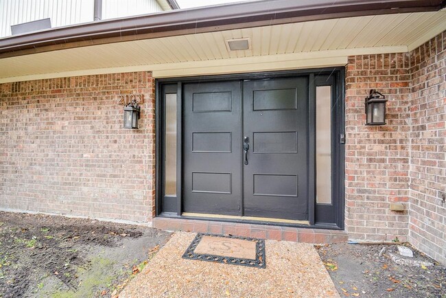 Building Photo - 2103 Winged Foot Dr