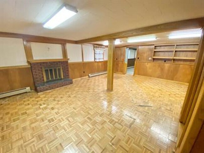 Building Photo - 5 Bedroom Home in Essex Junction! Available 7/1