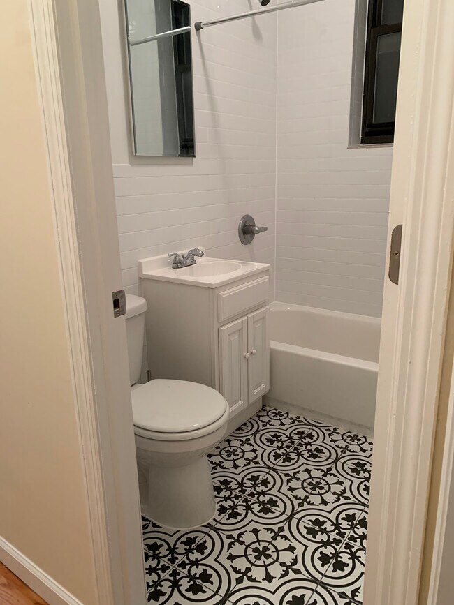 3C-1 bedroom - 3767 63rd St
