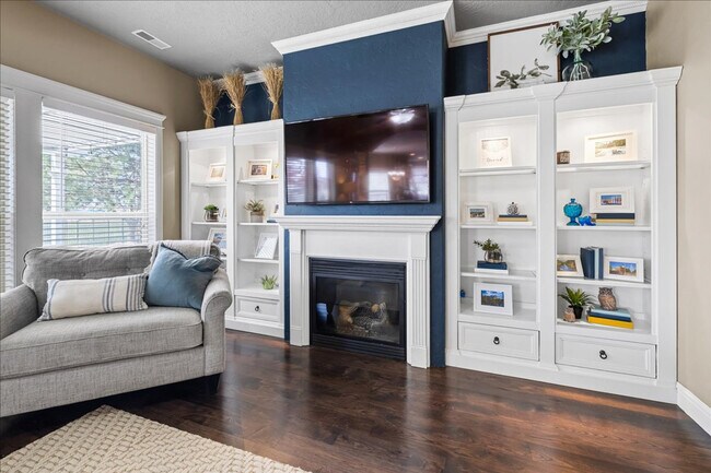 Building Photo - 2279 S Bear Claw Way