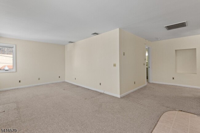 Building Photo - 146 Main St