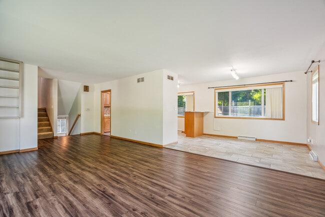 Building Photo - 923 Talwrn Ct