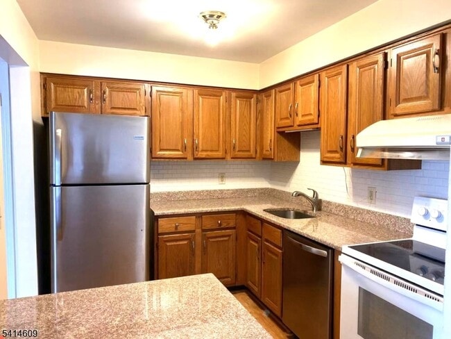 Building Photo - 123 Smithfield Ct