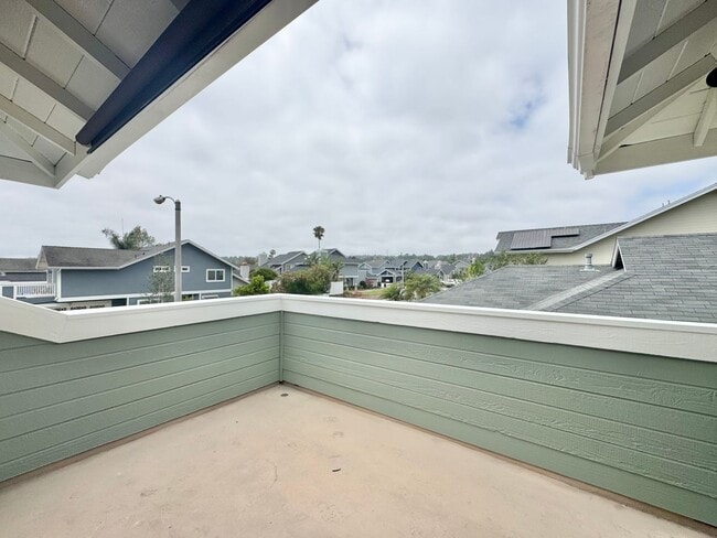 Building Photo - Beautiful 4Bd/2.5Ba Available In Laguna Hi...