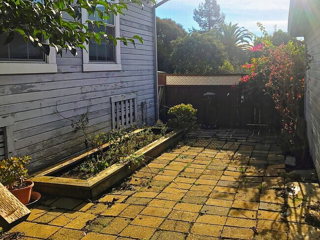 Building Photo - 3738-3742 Randolph Ave