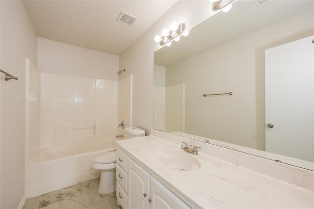 Building Photo - 664 Lowe Dr