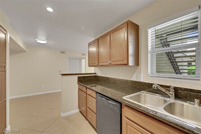Building Photo - 555 E Silverado Ranch Blvd