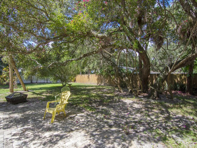 Building Photo - 915 Marigold Ln