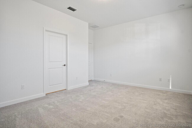 Building Photo - 381 SE Crossoak Ln