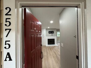 Building Photo - Sophisticated 2BR Walnut Creek Residence –...