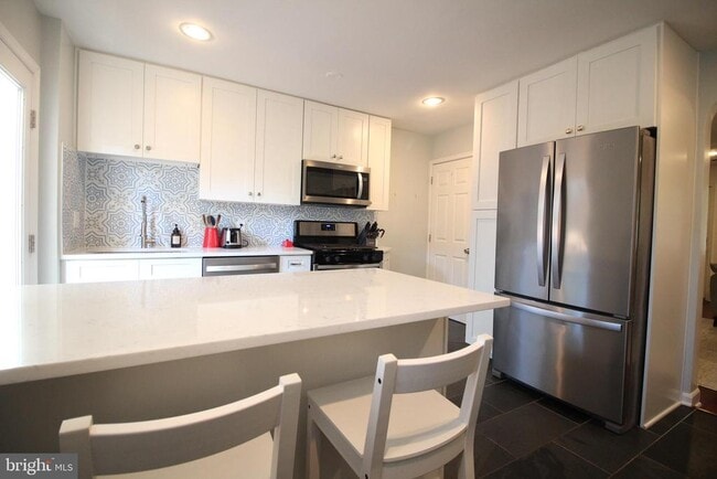 Building Photo - 909 Bashford Ln