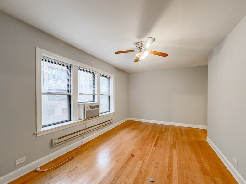 Building Photo - 3733 N Pine Grove Ave