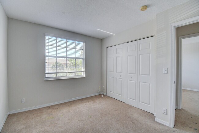Building Photo - 6414 Park Lake Cir
