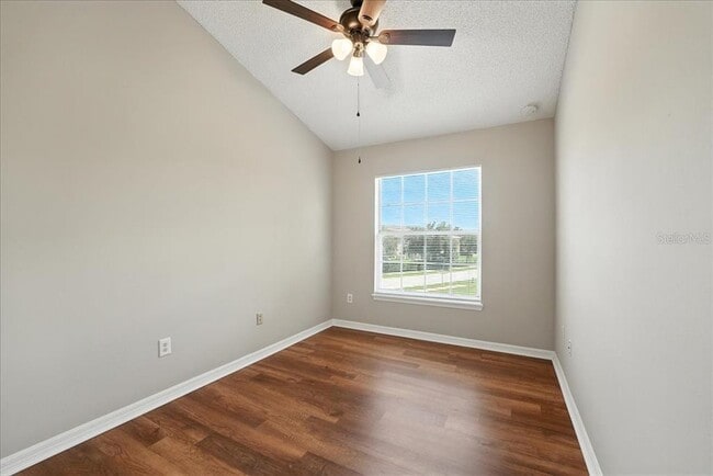 Building Photo - 1190 N Fairway Dr