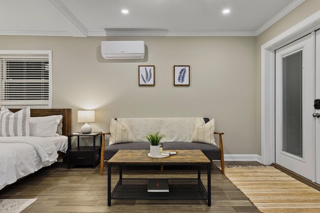 Building Photo - 112 Magnolia Cir