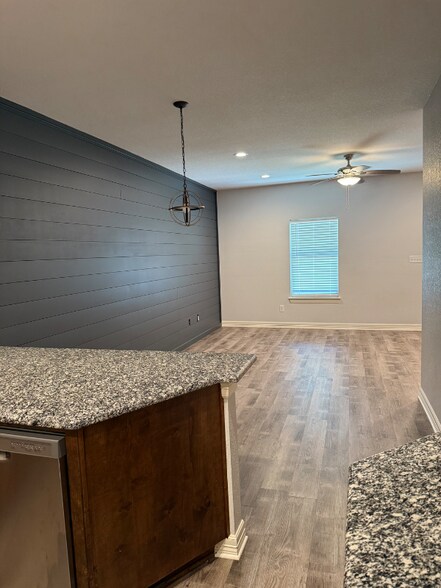 Building Photo - 204 Northwood Blvd