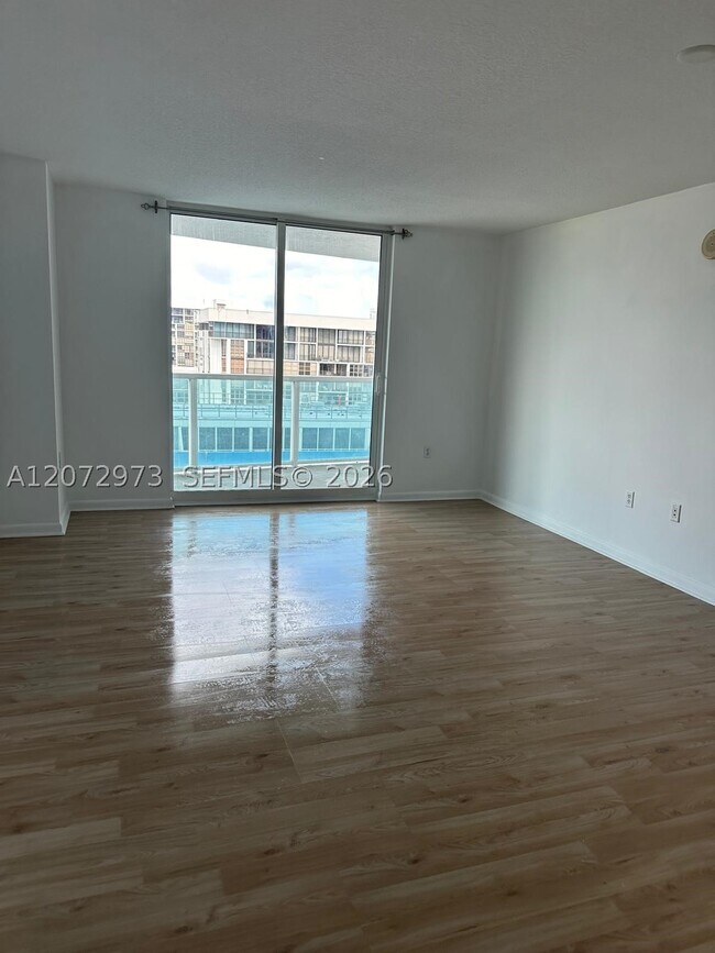 Building Photo - 2101 Brickell Ave