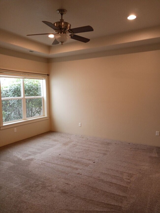 Building Photo - Charming 2 Bedroom, 2 Bathroom Cottage in Central Point