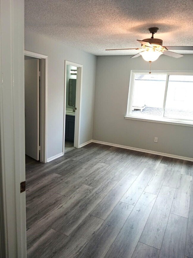 Building Photo - 2379 Briarwest Blvd