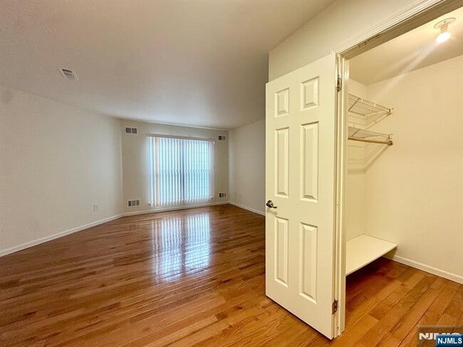 Building Photo - 951 Westgate Dr