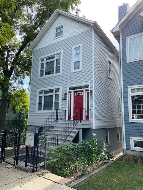 Primary Photo - 2229 W Wellington Ave