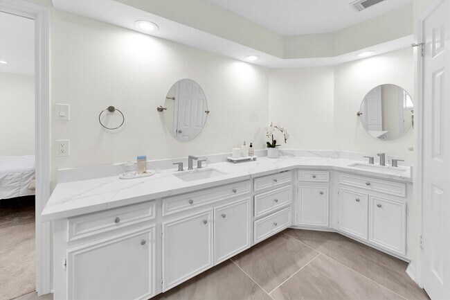 Building Photo - 6603 Pauma Dr