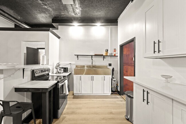 Building Photo - 136 Court St