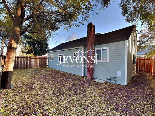 Building Photo - 812 S 10th Ave